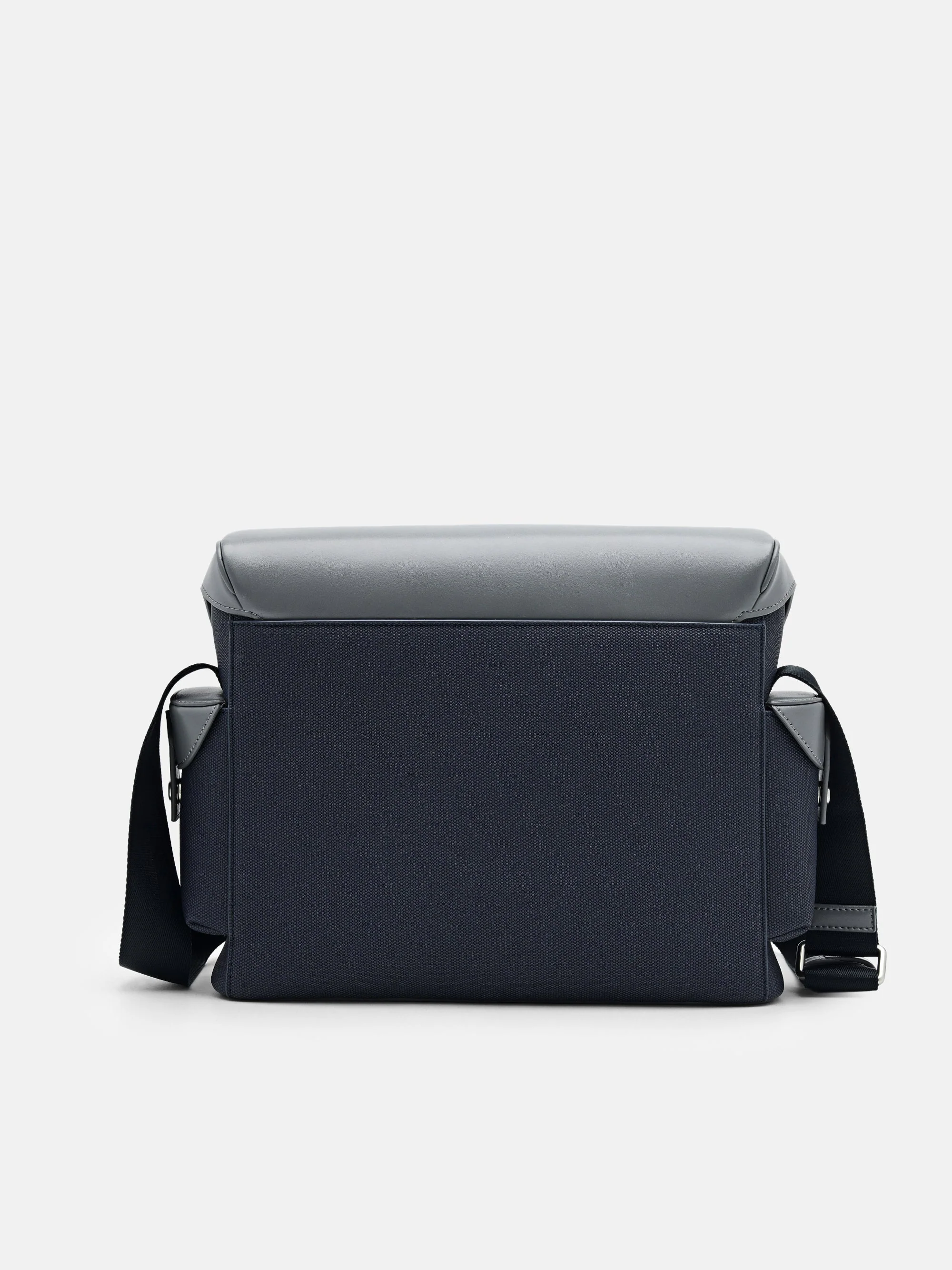 Jones Messenger Bag - Image 3